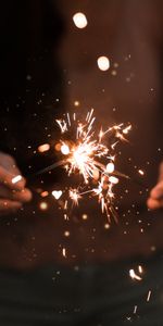 Shine,Light,Sparks,Miscellanea,Miscellaneous,Sparkler,Hands,Brilliance