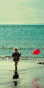 Shore,Bank,Miscellanea,Balloon,Stroll,Run Away,Run,Miscellaneous,Sea,Girl