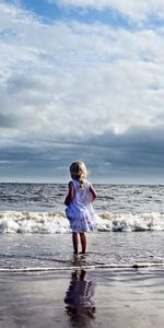 Shore,Bank,Miscellanea,Sea,Miscellaneous,Child,Waves,Girl