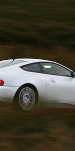 2004,Vanquish,V12,Тачки (Cars),Белый,Вид Сбоку,Скорость,Астон Мартин (Aston Martin)