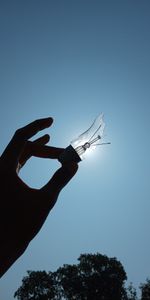 Sky,Hand,Miscellanea,Miscellaneous,Light Bulb,Broken