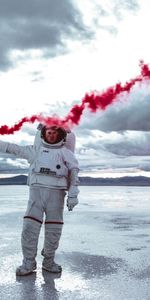 Sky,Miscellanea,Spacesuit,Miscellaneous,Colored Smoke,Coloured Smoke,Cosmonaut,Space Suit