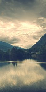 Sky,Mountains,Lake,Emptiness,Greyness,Grayness,Nature,Silence,Void