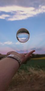 Sky,Reflection,Miscellanea,Miscellaneous,Ball,Hand,Clock