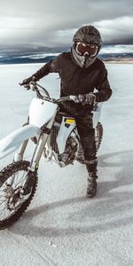 Snow,Helmet,Motorcycles,Motorcycle,Motorcyclist