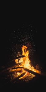 Bonfire,Sparks,Bois De Chauffage,Étincelles,Bois À Brûler,Feu,Flamme,Sombre