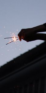 Sparks,Miscellanea,Sparklers,Miscellaneous,Bengal Lights,Hands