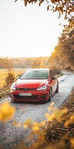 Volkswagen Golf Gti,Фольксваген (Volkswagen),Машина,Природа,Тачки (Cars),Красный,Вид Спереди,Дорога