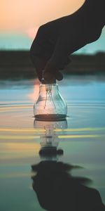 Water,Miscellanea,Miscellaneous,Hand,Wet,Light Bulb,Waves