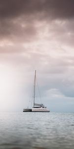 Nubes,Miscelánea,Un Barco,Bote,Yate,Agua,Mar,Misceláneo