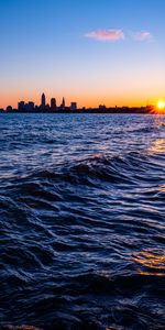 Villes,Ville,Imeuble,Bâtiment,Silhouettes,Eau,Coucher De Soleil