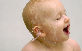 HD cute baby bathing